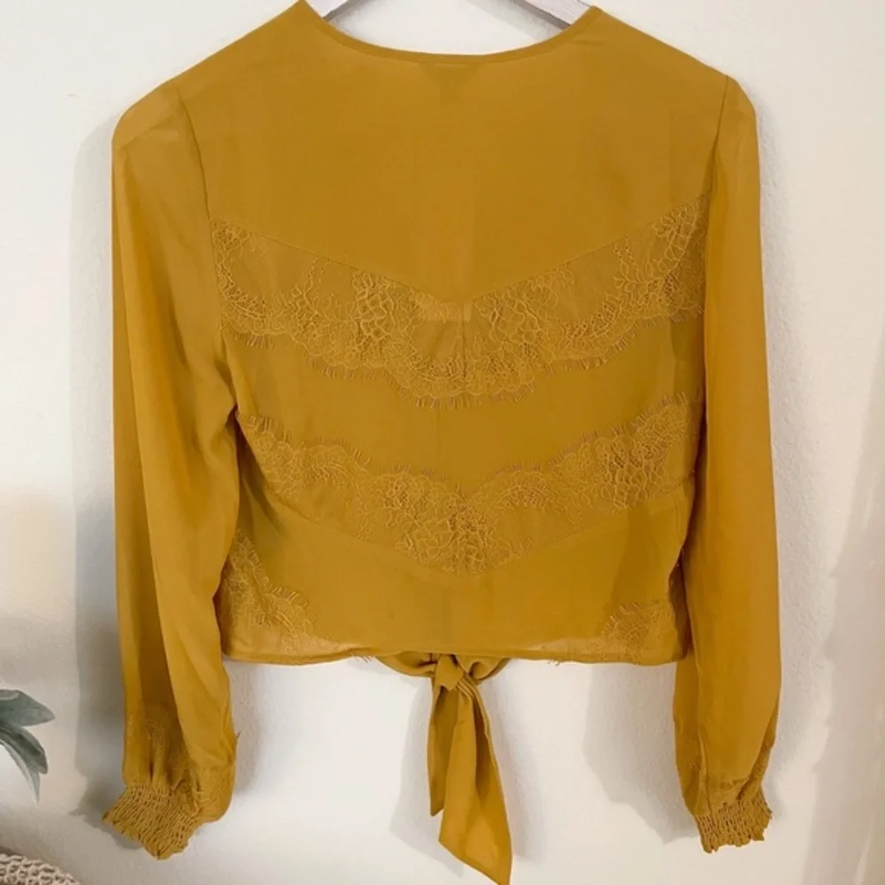NWT Guess Mustard Long Sleeve Button Front Knotted Bottom Shirt Top Blouse